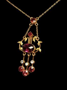 Secesní náhrdelník s almandiny Secesní náhrdelník s almandiny