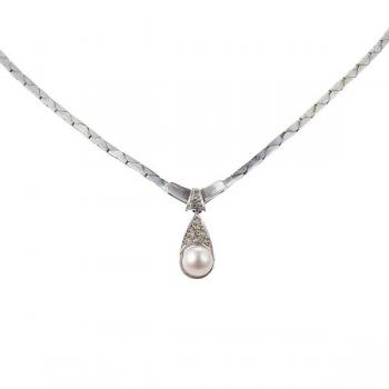 Jemný a elegantní náhrdelník s perlou Akoya Jemný a elegantní náhrdelník s perlou Akoya